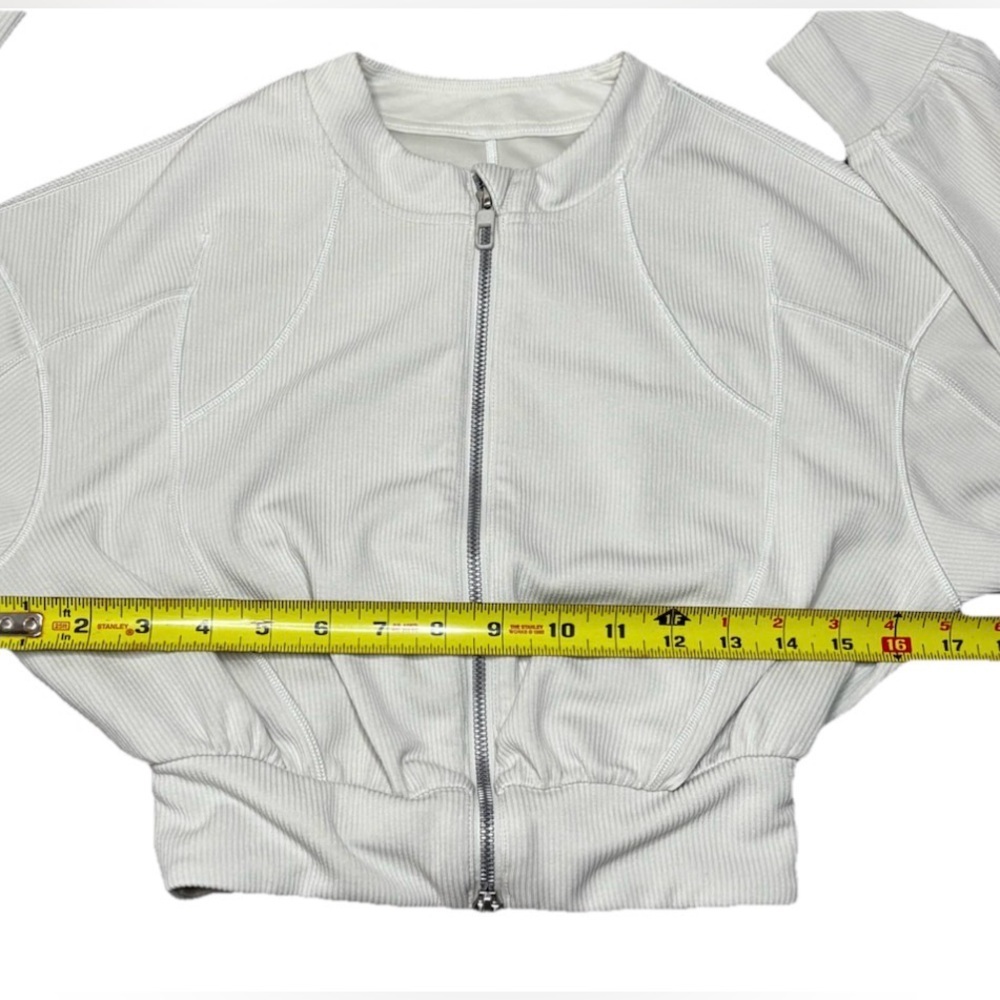 Lululemon Ribbed Softstreme Cropped Jacket Bone Size 2 - Picture 3 of 7